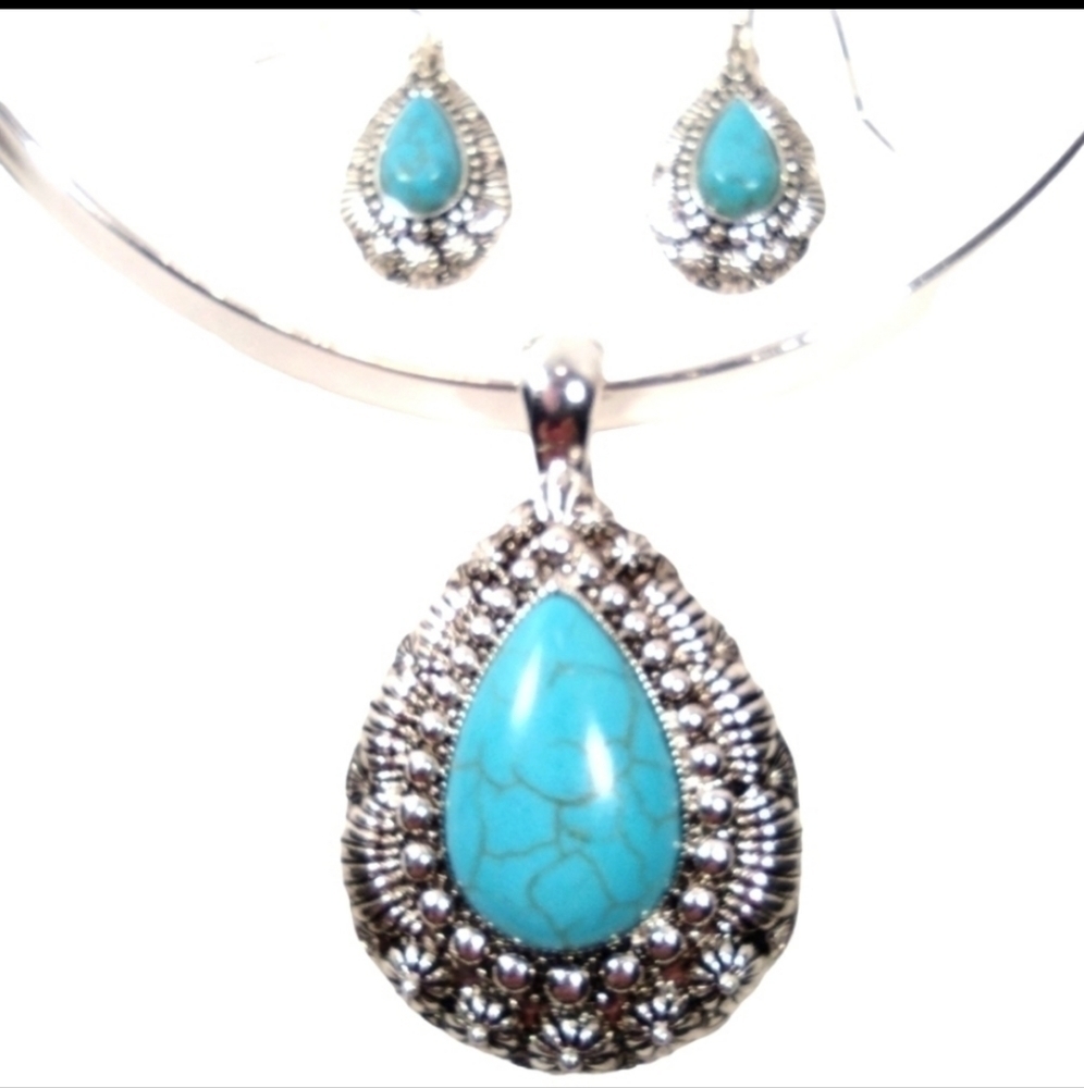 Turquoise & Silver Tone Southwestern Pendant & Earring Set NWOT